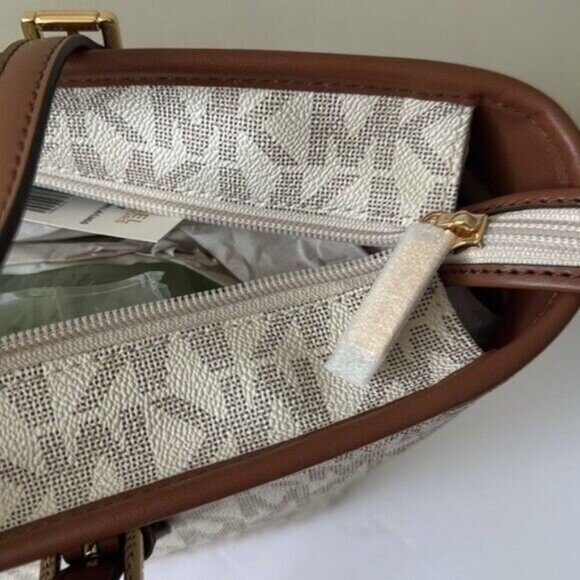 Michael Kors Jet Set Vanilla Luggage Tote Carry All Shoulder Handbag Logo Charm - Picture 12 of 13